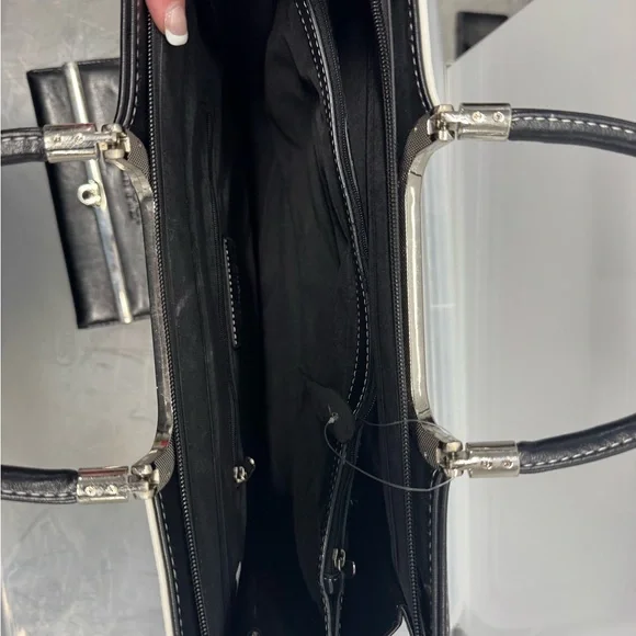 Gucci Monochrome Checkered Bag with Wallet - Picture 4 of 4